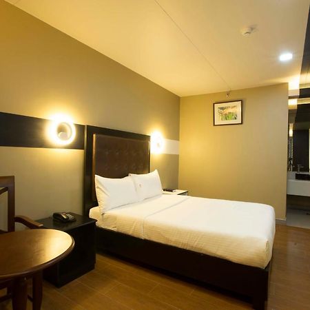 The Lucky 9 Budget Hotel Tagum Buitenkant foto