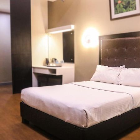The Lucky 9 Budget Hotel Tagum Buitenkant foto