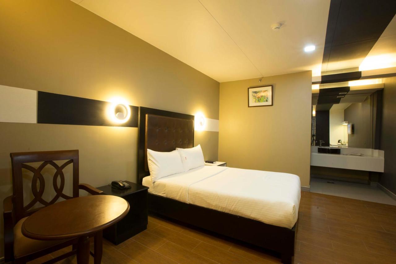 The Lucky 9 Budget Hotel Tagum Buitenkant foto
