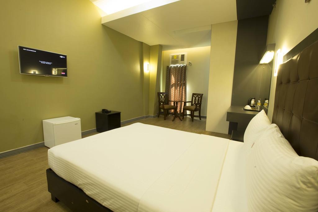 The Lucky 9 Budget Hotel Tagum Buitenkant foto