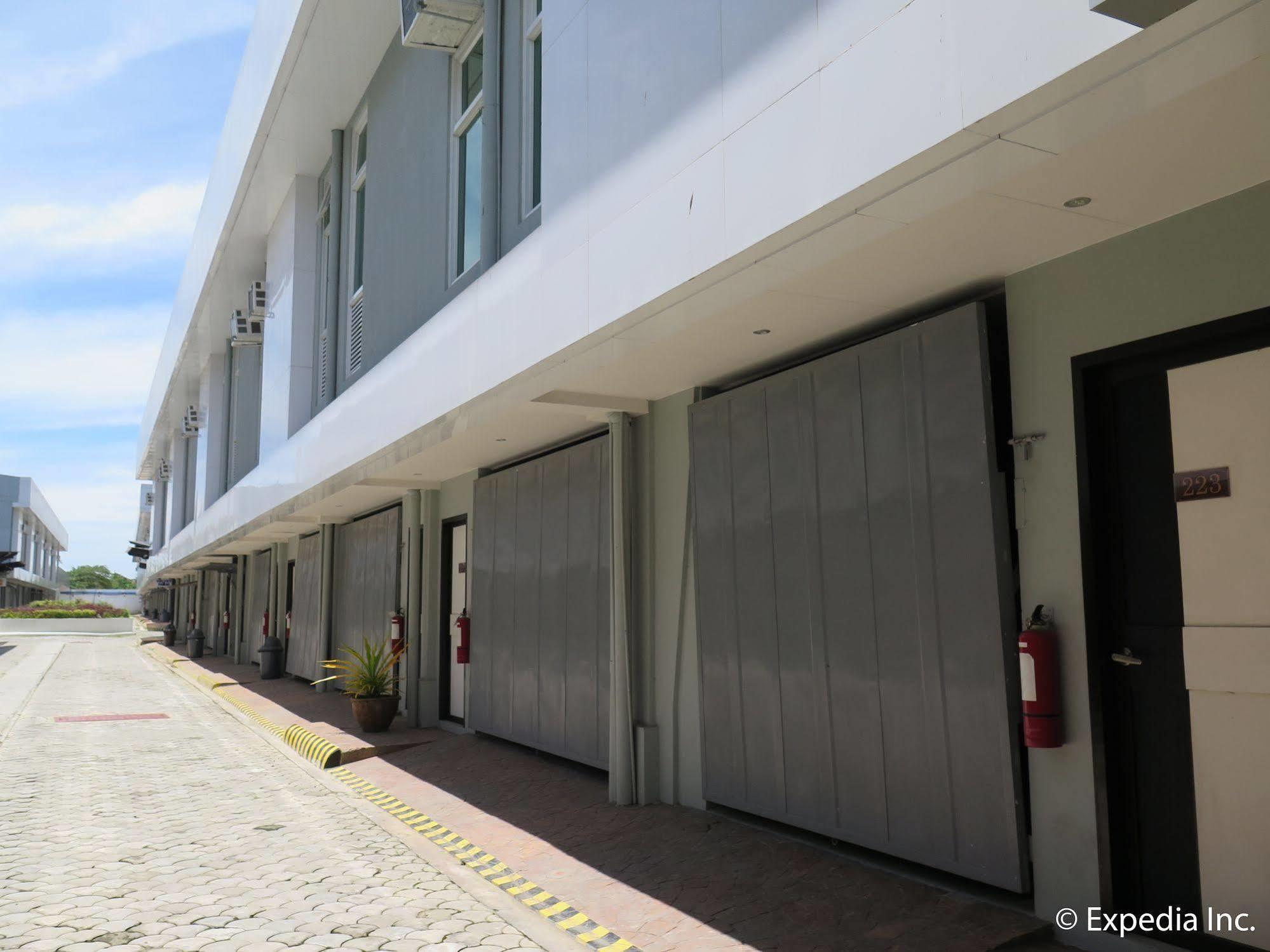 The Lucky 9 Budget Hotel Tagum Buitenkant foto
