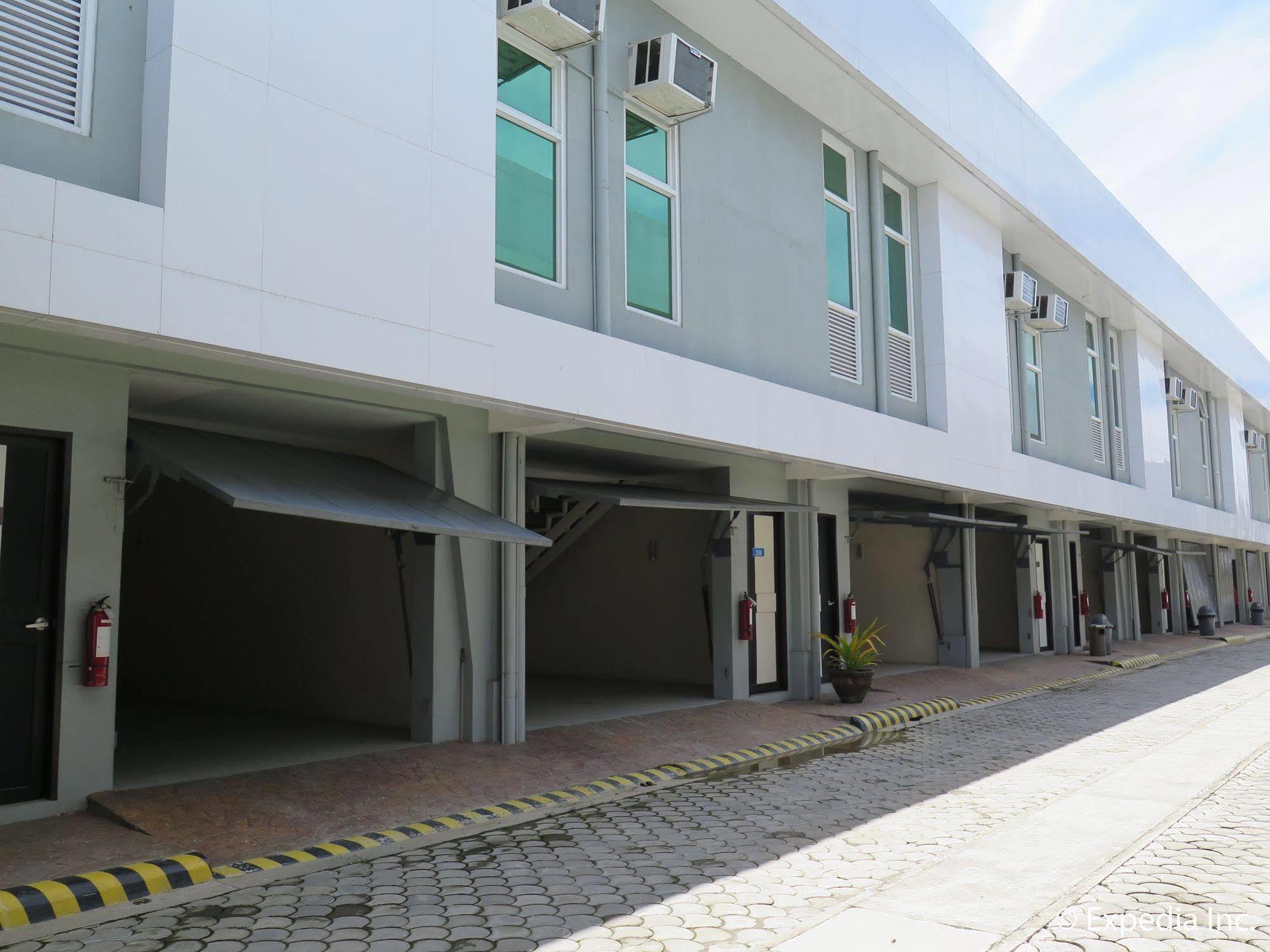 The Lucky 9 Budget Hotel Tagum Buitenkant foto