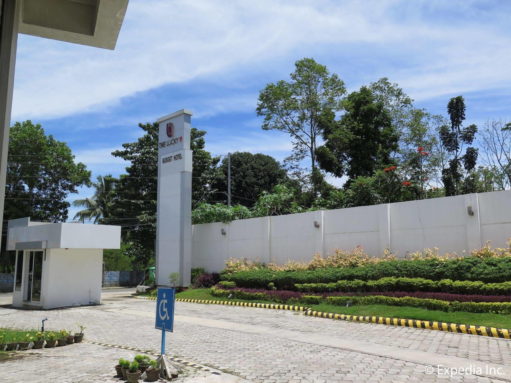 The Lucky 9 Budget Hotel Tagum Buitenkant foto