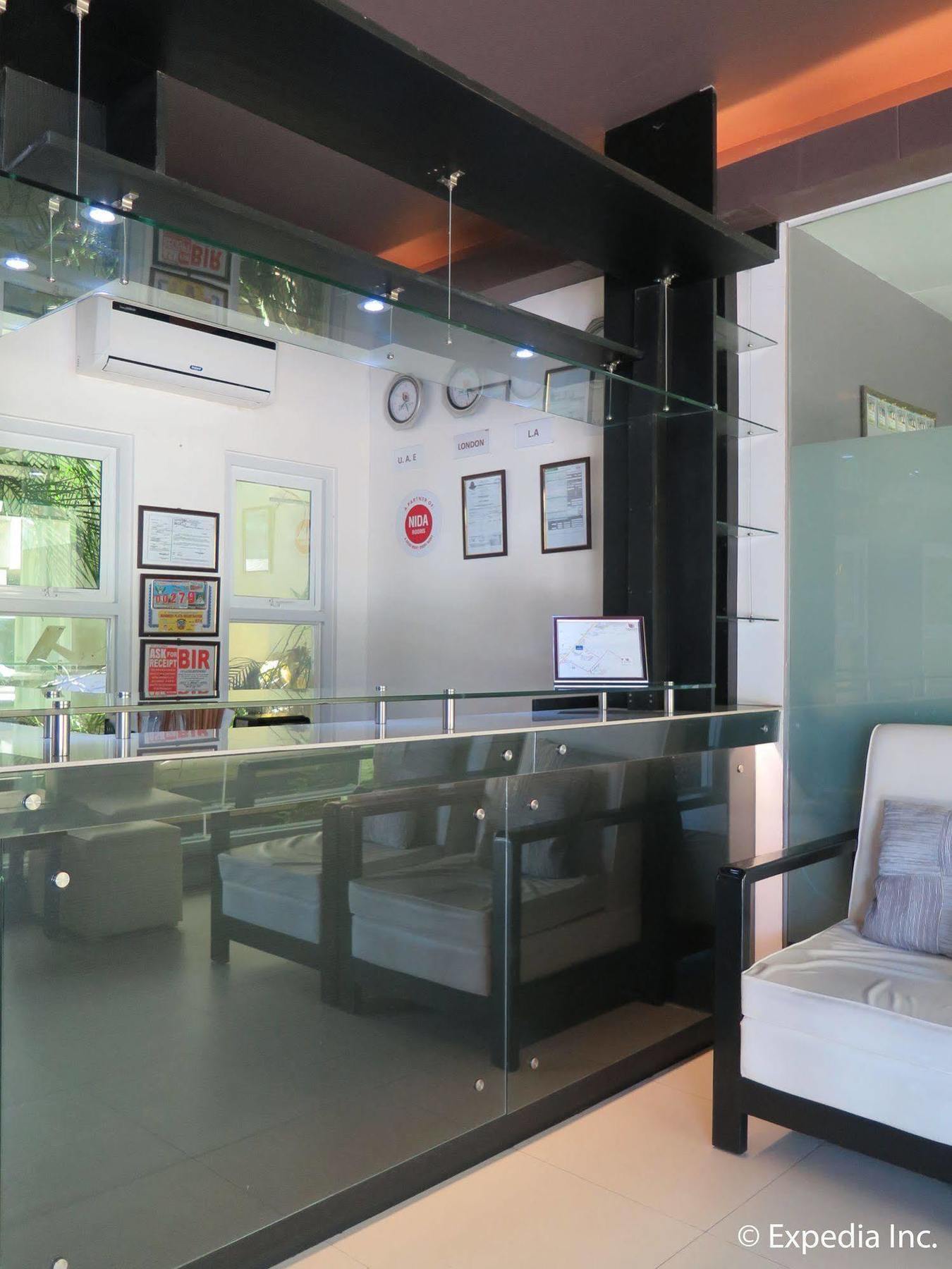 The Lucky 9 Budget Hotel Tagum Buitenkant foto
