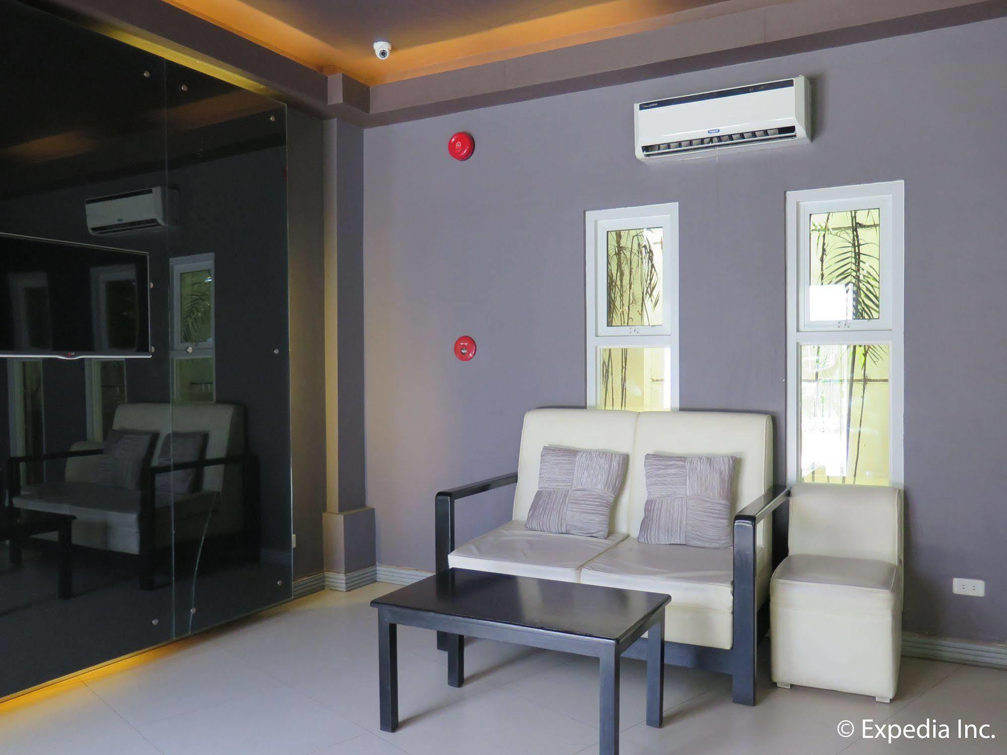 The Lucky 9 Budget Hotel Tagum Buitenkant foto