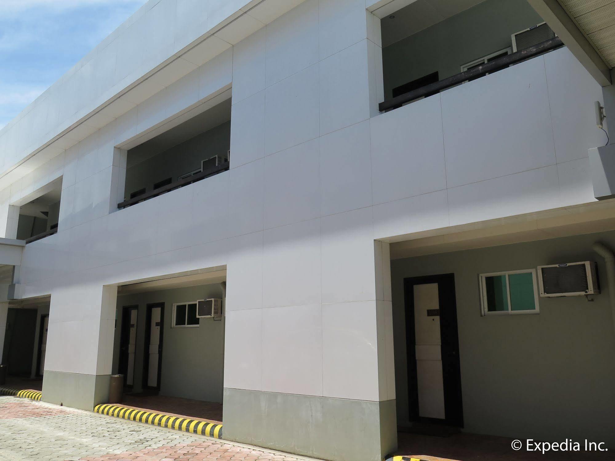 The Lucky 9 Budget Hotel Tagum Buitenkant foto