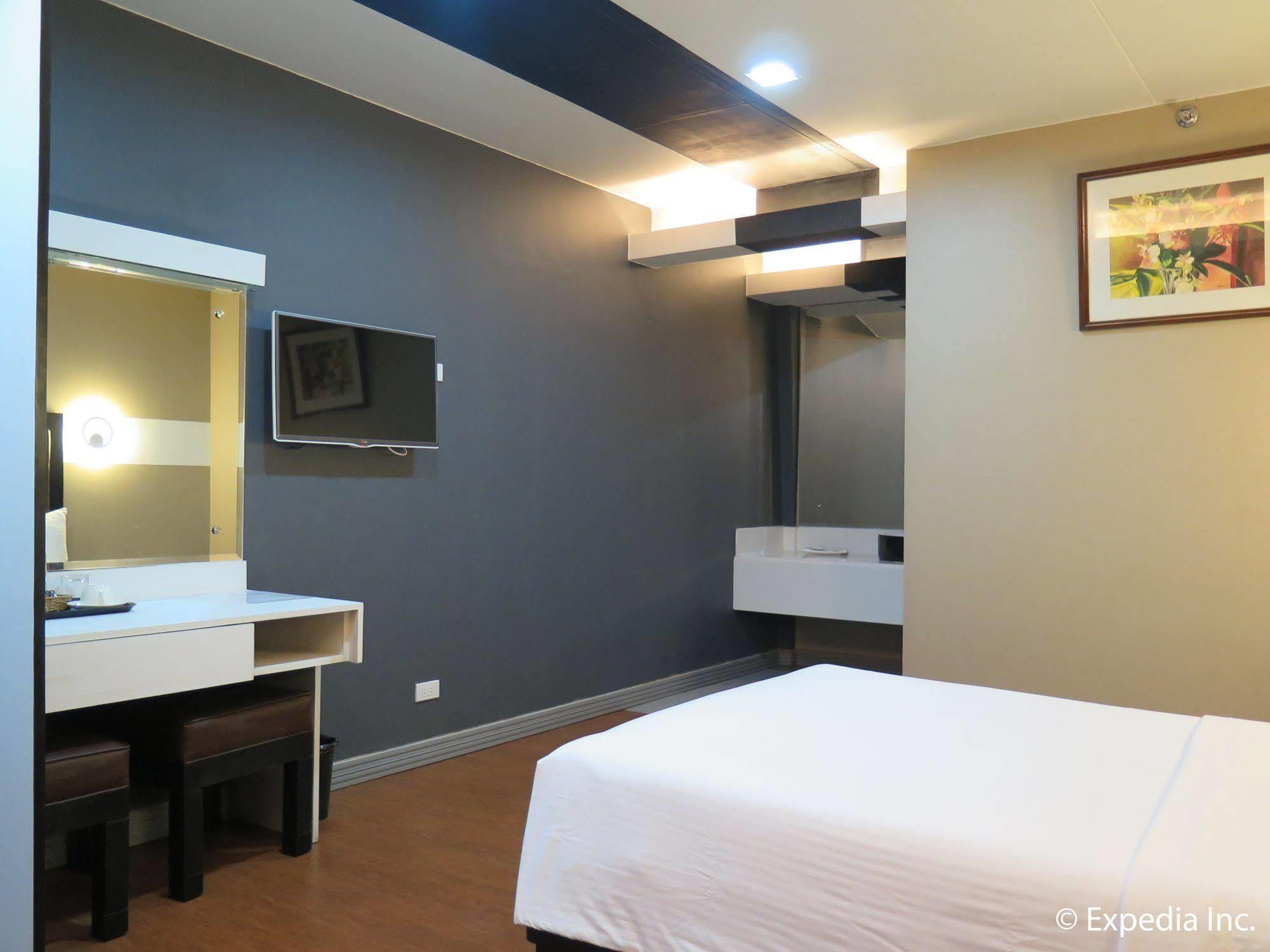 The Lucky 9 Budget Hotel Tagum Buitenkant foto