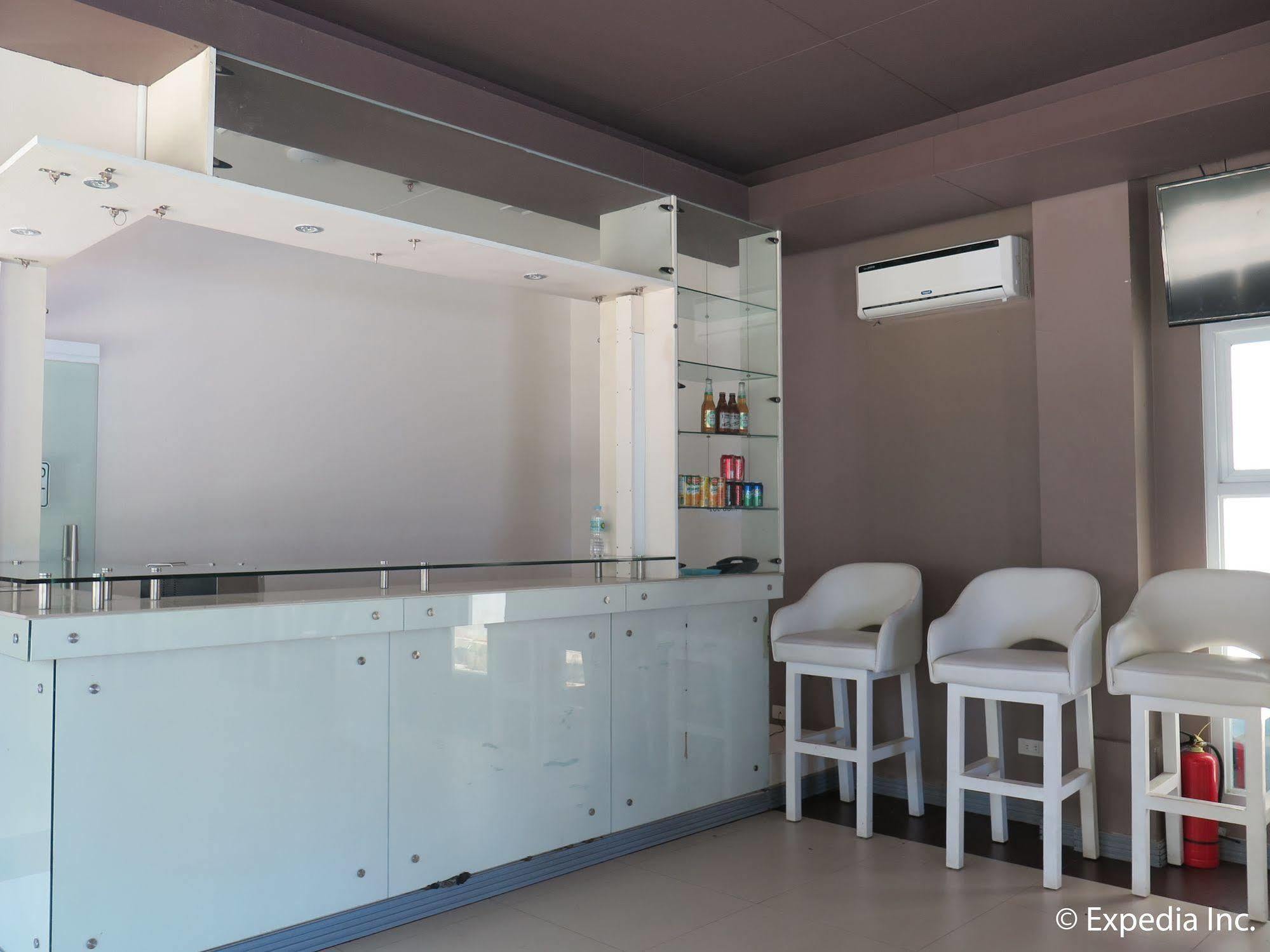 The Lucky 9 Budget Hotel Tagum Buitenkant foto