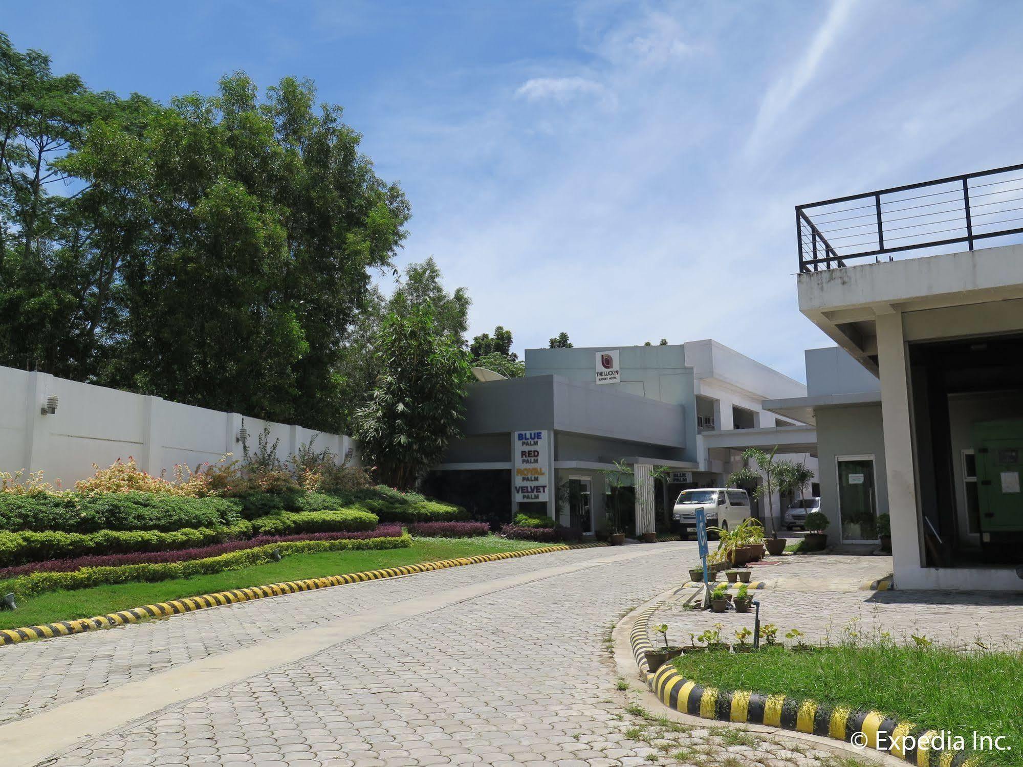 The Lucky 9 Budget Hotel Tagum Buitenkant foto