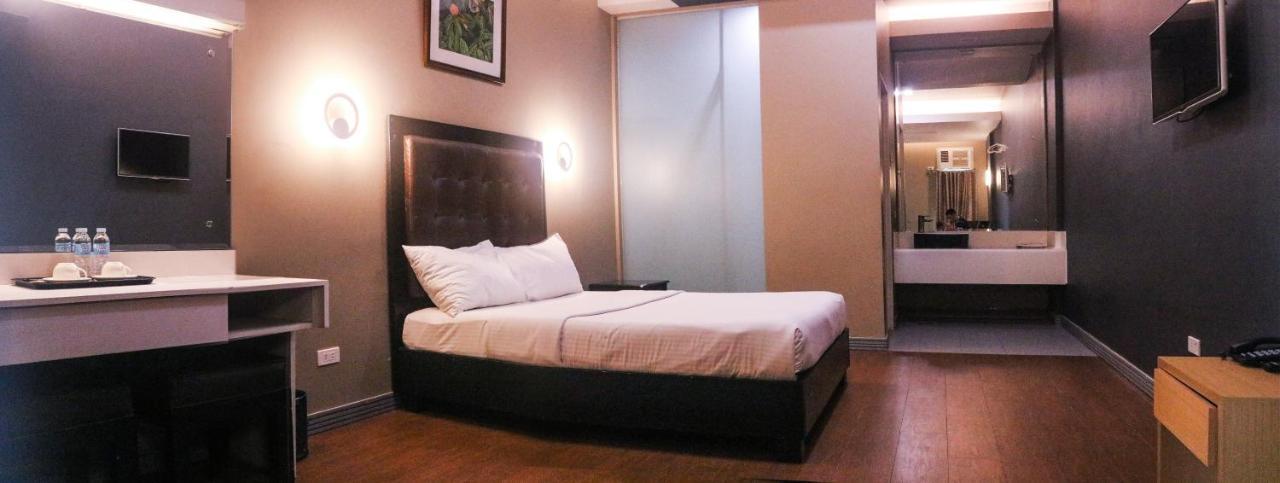 The Lucky 9 Budget Hotel Tagum Buitenkant foto