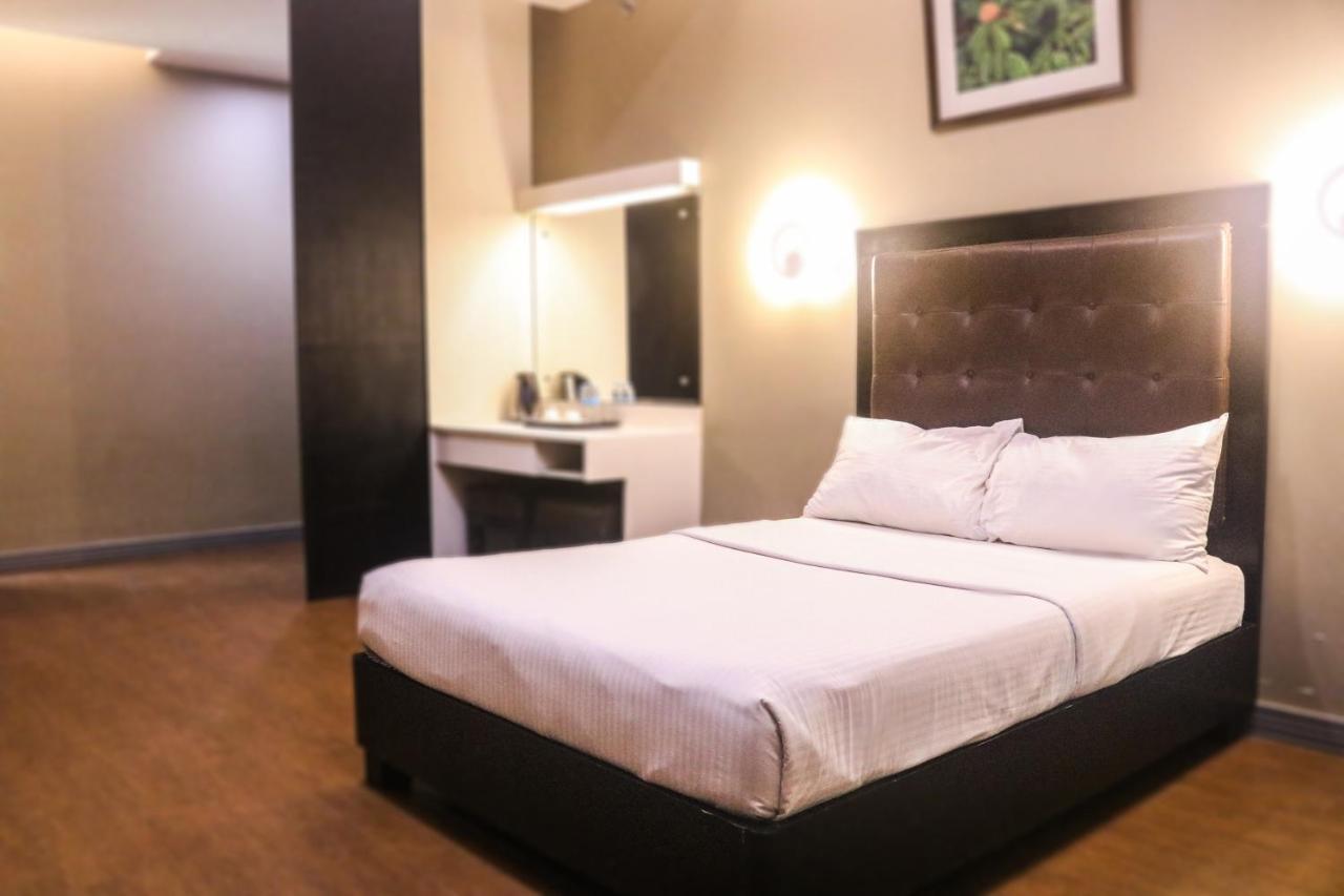 The Lucky 9 Budget Hotel Tagum Buitenkant foto